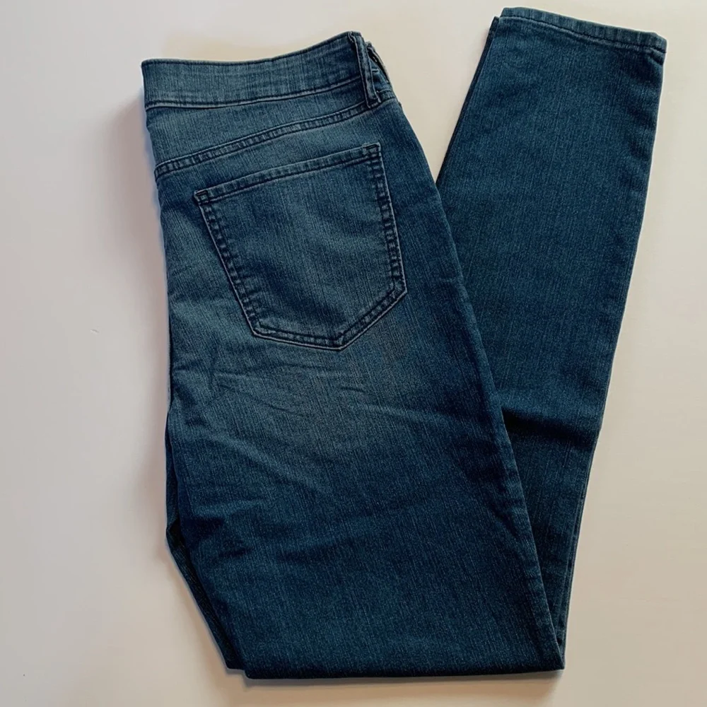 NWT Old Navy Woman’s Super Skinny Jeans - Picture 5 of 5